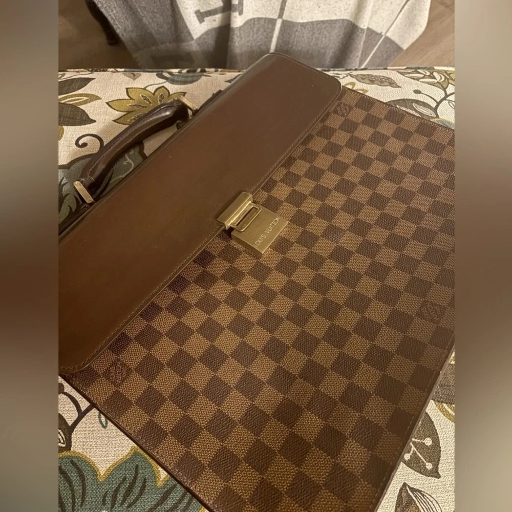 Louis Vuitton Luxury Brown Checkered Briefcase great condition